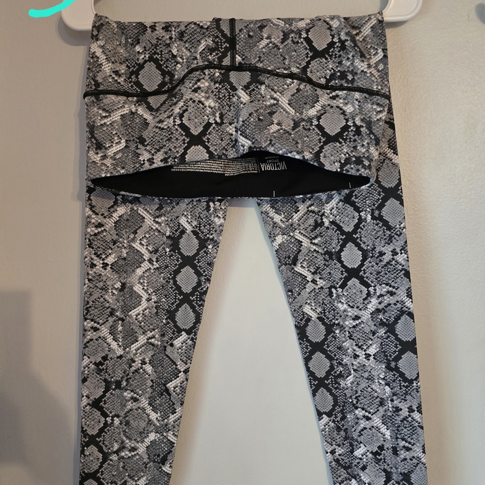 Victoria SPORT Snake Print Leggings S